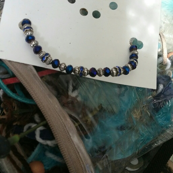 Bracelets - Picture 3 of 7